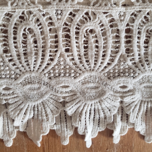 Love Tree Crochet Crop Tank - Picture 2 of 3